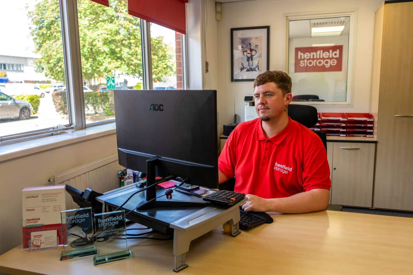 Henfield staff assisting customer at Chiswick location